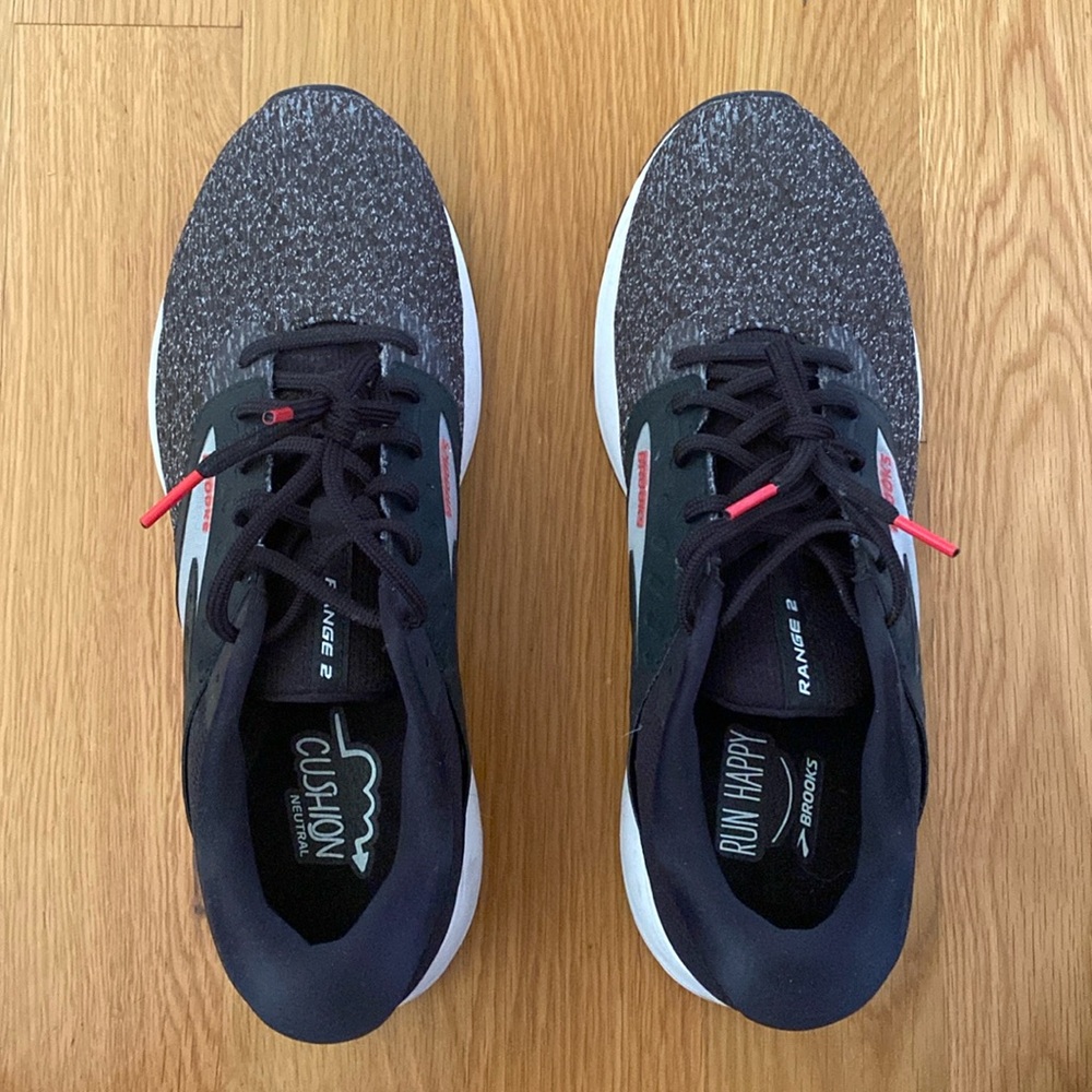 Brooks Range 2 Black White High Risk Red Shoes Men's Size 10.5, New without box.